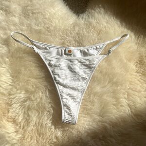 NWOT bottom in white seersucker